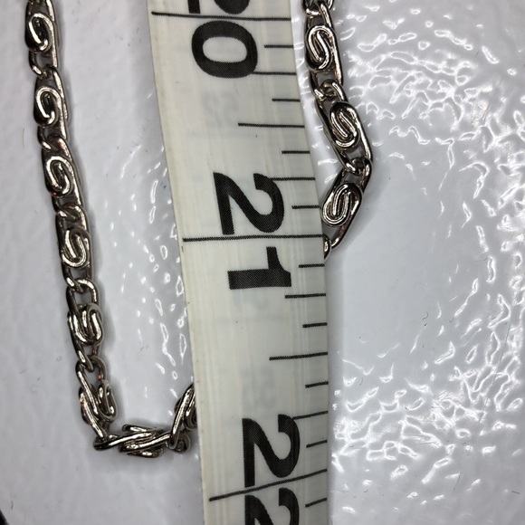 Preston & York Sequin Silver Shell Shaped Evening Clutch with Chain Strap - Picture 8 of 8